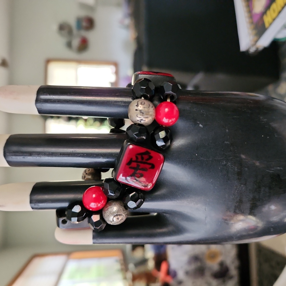 Elegant Bold Black and Red Beaded Bracelet